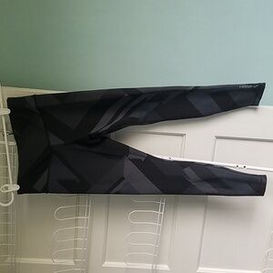 Brooks High Rise Formation Gray & Black Pattern Capri Leggings Tights